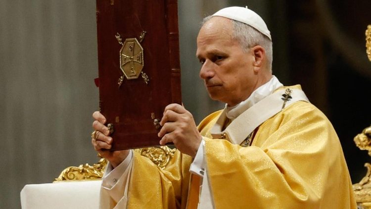 दिव्य वचन का आलिंगन