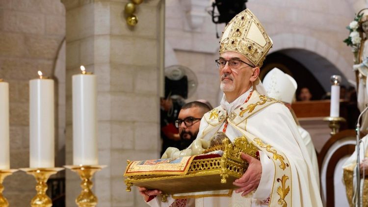 திருப்பலியில் கர்தினால் பியர்பத்திட்சா பித்சபாலா