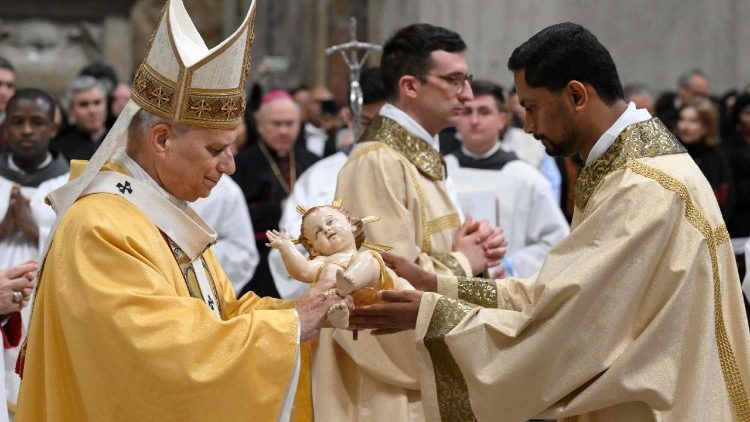 Mtoto akapewa Jina Yesu yaani "Mungu anaokoa."