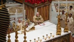 Karácsonyi pápai szentmise a Szent Péter bazilika főoltáránál