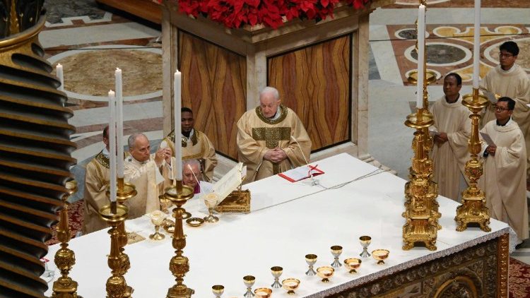 Karácsonyi pápai szentmise a Szent Péter bazilika főoltáránál