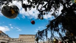 Karácsonyi kerek világ a Szent Péter téren 