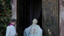 Chiusura della Porta Santa di San Paolo fuori le Mura a Roma