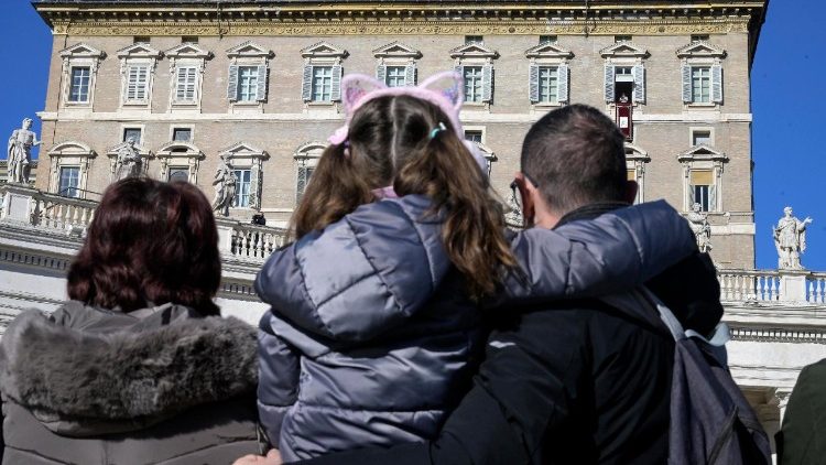 Паломники на площади Святого Петра (1 января 2026 г.)