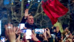 Partia Vetëvendosje! (Vetëvendosje) e kryeministrit në detyrë, Albin Kurti, ka fituar zgjedhjet e parakohshme legjislative të mbajtura dje në Kosovë.