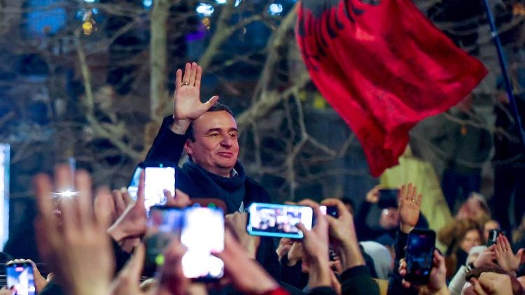 Partia Vetëvendosje! (Vetëvendosje) e kryeministrit në detyrë, Albin Kurti, ka fituar zgjedhjet e parakohshme legjislative të mbajtura dje në Kosovë.