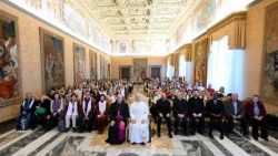 திருத்தந்தையுடன் ஸ்பெயின் நாட்டுத் திருப்பயணிகள் 