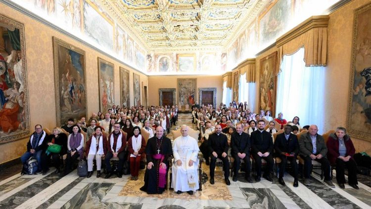 திருத்தந்தையுடன் ஸ்பெயின் நாட்டுத் திருப்பயணிகள் 