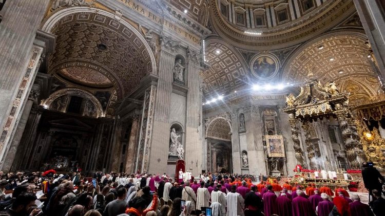Hálaadó évvégi vecsernye a Szent Péter bazilikában 