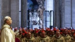 Il Papa chiude la porta santa, termina il Giubileo