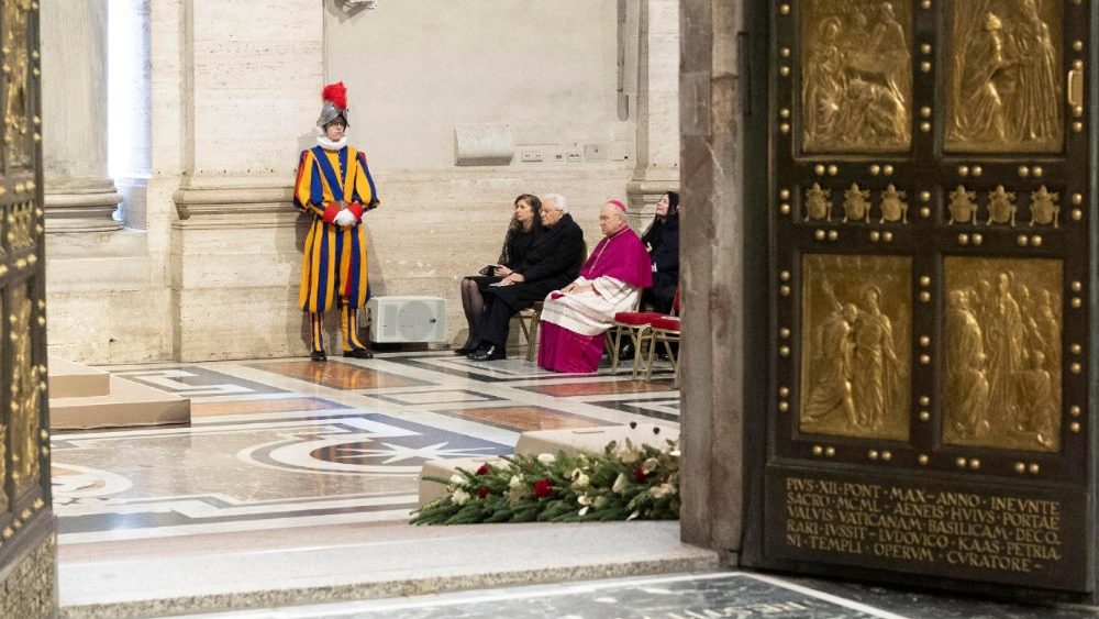 Mattarella in Vaticano per la chiusura della porta santa