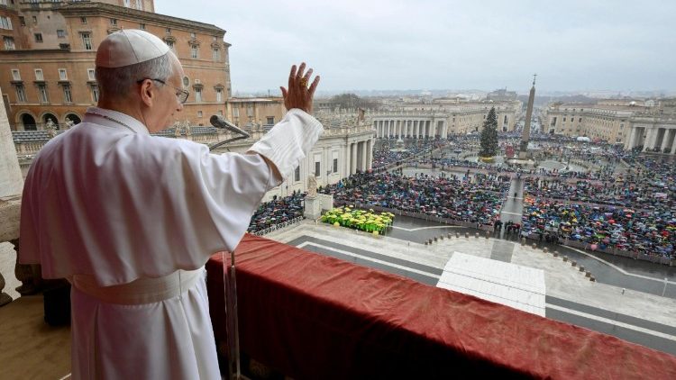 Il Papa, auguri di Natale ai cristiani d'Oriente
