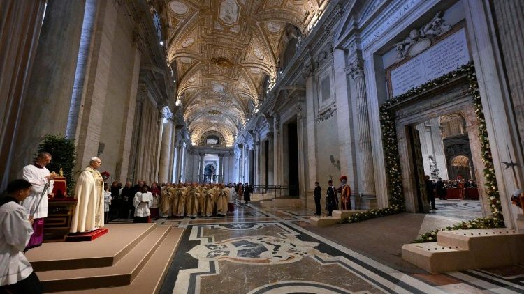 Papa Leone alla chiusura della porta santa della basilica di San Pietro