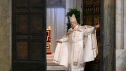 Papa Leone alla chiusura della porta santa della basilica di San Pietro