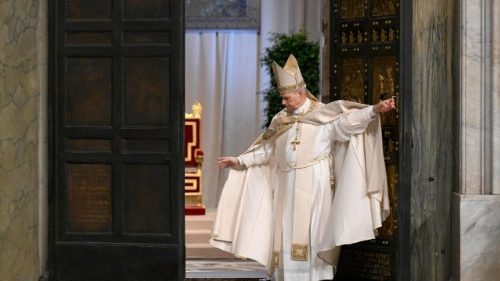 ലിയോ പതിനാലാമൻ പാപ്പാ വിശുദ്ധ പത്രോസിന്റെ ബസലിക്കയിലെ വിശുദ്ധ വാതിൽ അടയ്ക്കുന്നു