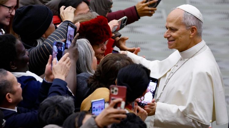 Papst Leo bei der Generalaudienz in der vatikanischen Audienzhalle
