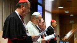 Concistoro: il Papa ai cardinali, 'aiutatemi nella guida della Chiesa'