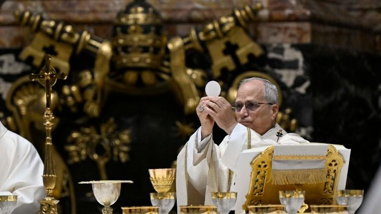 ख्रीस्तयाग अर्पित करते पोप लियो 14वें