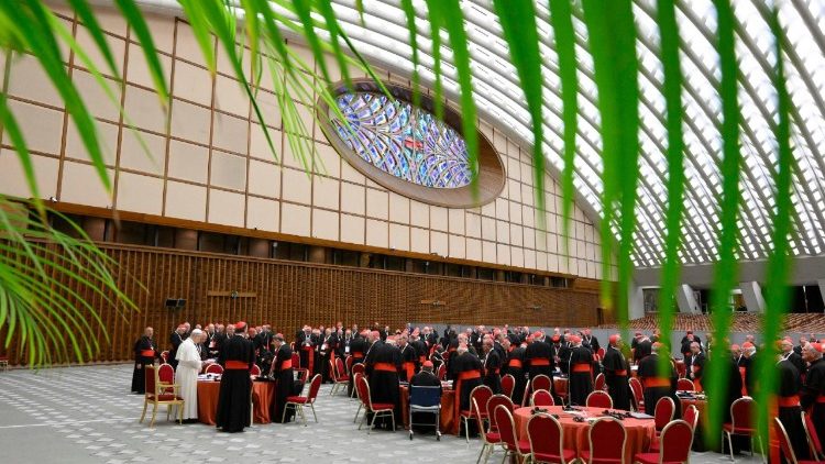 Csoportos megbesz&eacute;l&eacute;sek a VI. P&aacute;l aul&aacute;ban