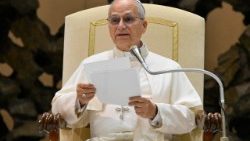 உரை வழங்கும் திருத்தந்தை 