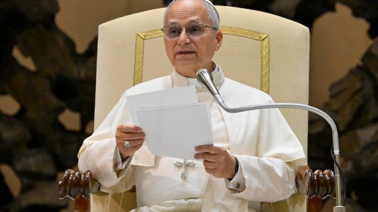 உரை வழங்கும் திருத்தந்தை 