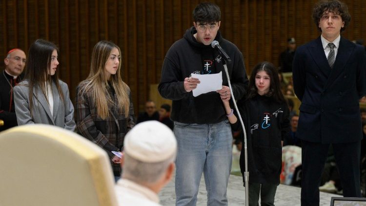 младежите с папата