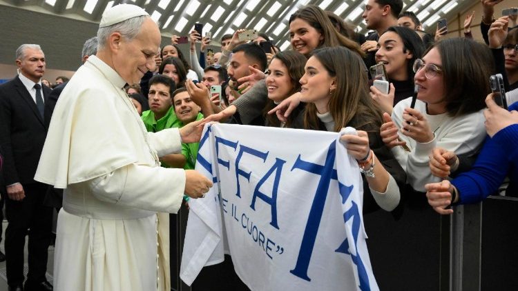 папата на срещата с младежите