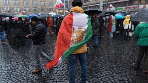 Papst Leo XIV. mahnt Ende der Gewalt im Iran und Syrien an 