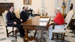 संत पापा लियो 14वें संत मरीनो गणराज्य के राज्य-संरक्षकों के साथ