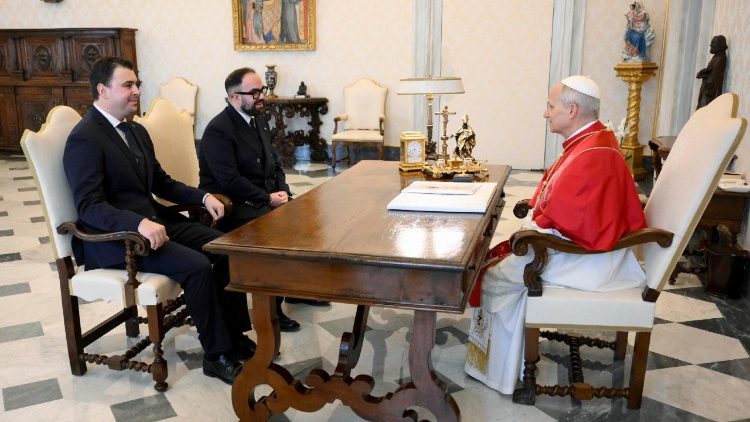 संत पापा लियो 14वें संत मरीनो गणराज्य के राज्य-संरक्षकों के साथ