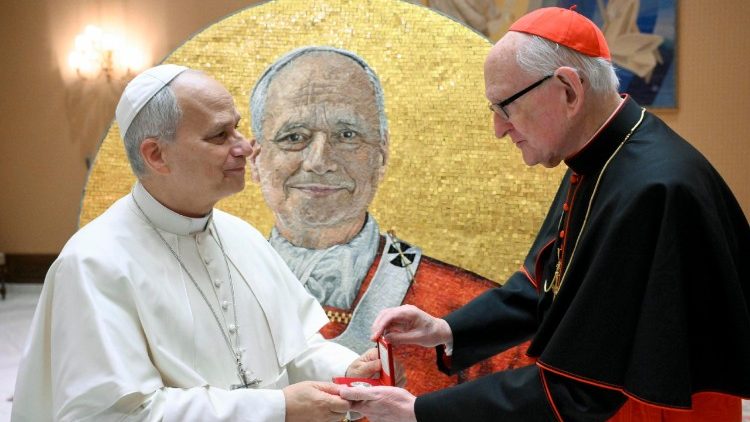 Mosaiken med påveporträttet till Paulusbasilikan presenterad för påven