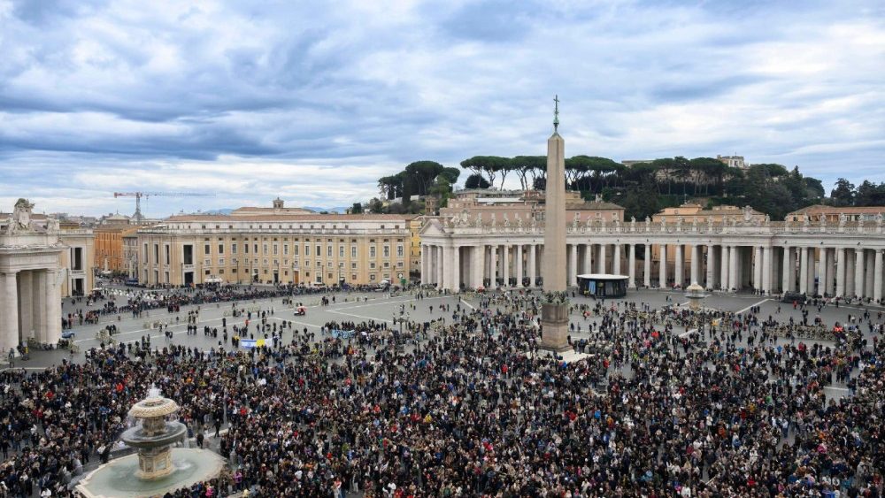 Il Papa, non abbiamo bisogno di effimeri 'surrogati di felicit�'