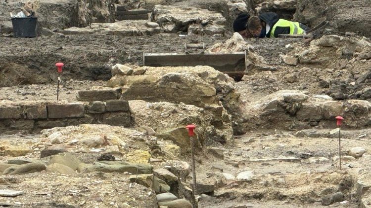 Una veduta degli scavi in piazza Andrea Costa. Ansa/Teobaldo Bianchini 