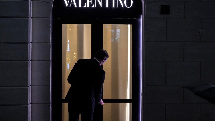 Der Flagship-Store von Valentino neben der Piazza di Spagna nach dem Tod des italienischen Modedesigners Valentino im Alter von 93 Jahren in Rom, Italien, am 19. Januar 2026 - ANSA