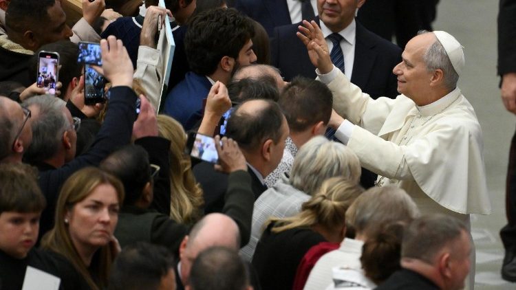 Papst Leo am Rande der Generalaudienz