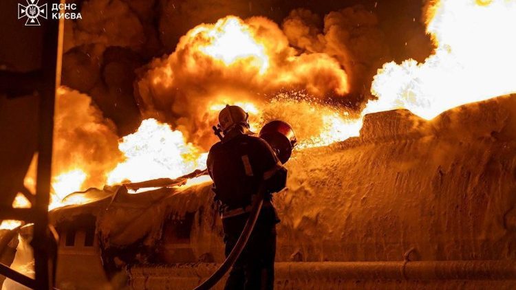 कीव में रूसी मिसाइल और ड्रोन हमले के बाद की स्थिति