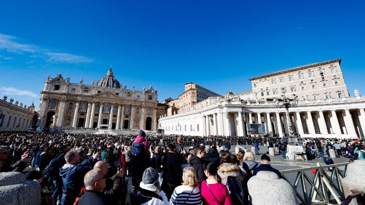Il Papa, intensificare gli sforzi per la pace in Ucraina