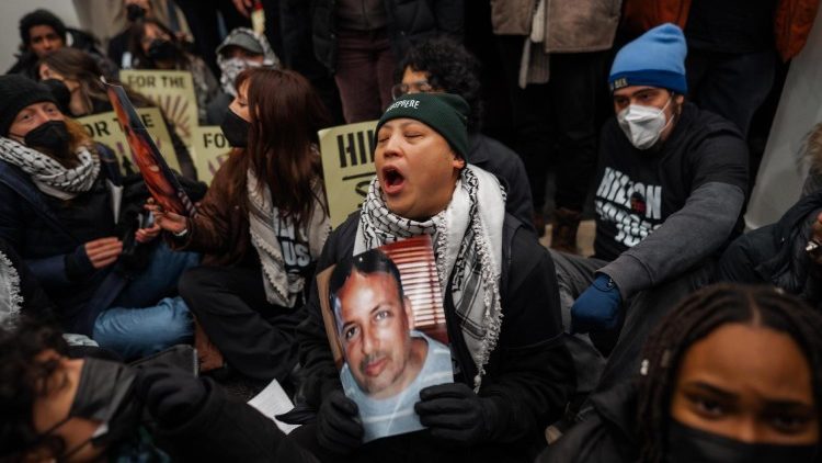 Nach den tödlichen Schüssen auf die beiden US-Bürger Renee Nicole Good und Alex Pretti im Rahmen einer Einwanderungsrazzia in Minneapolis gehen die landesweiten Proteste weiter - Sitzblockade in New York am 27. Januar 2026 - Agenturfoto