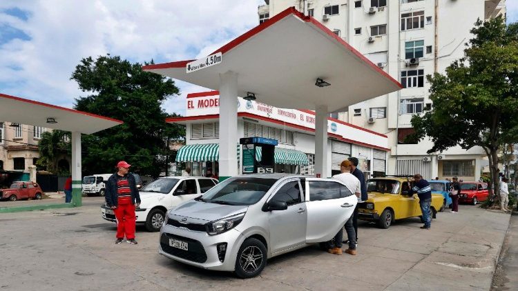 Cubans fill their cars with gas in Havana as new US tariffs limit oil supplies