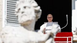 Il Papa, 'non i vincitori scrivono la storia ma chi salva gli oppressi