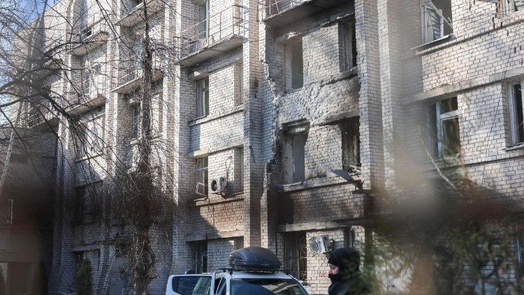 Danos em uma maternidade ap&oacute;s um ataque russo em Zaporizhzhia, no sudeste da Ucr&acirc;nia, em 1&ordm; de fevereiro de 2026, em meio &agrave; invas&atilde;o russa. Pelo menos seis pessoas ficaram feridas durante o ataque, segundo o Servi&ccedil;o Estatal de Emerg&ecirc;ncia da Ucr&acirc;nia. EPA/OLEG MOVCHANIUK