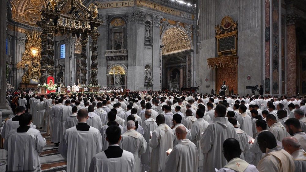 Il Papa in basilica per la 30esima Giornata mondiale della vita consacrata