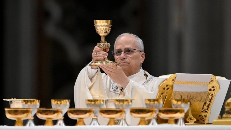 Leó pápa szentmisét mutat be