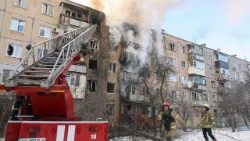 Bombardements russes dans la ville de Kharkiv. 