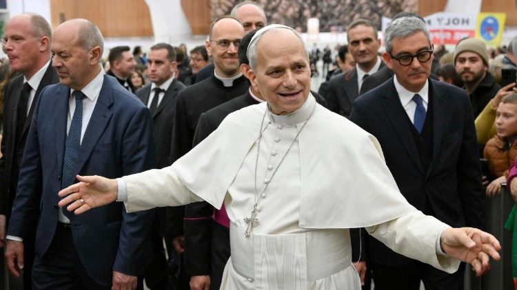 संत पापा लियो का अभिवादन