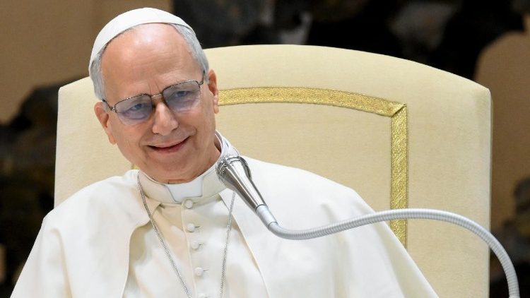 உரை வழங்கும் திருத்தந்தை 