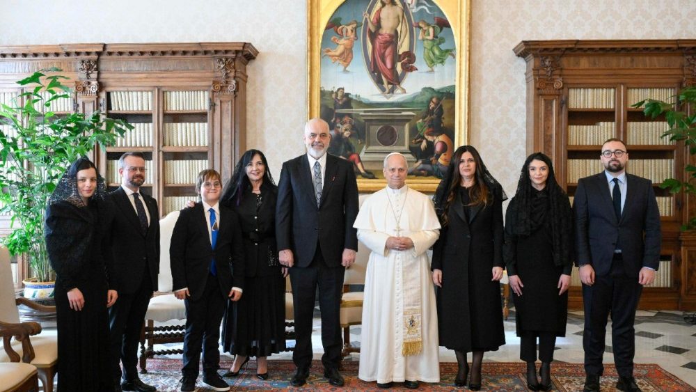 Papa dhe Edi Rama, Kryeministër i Republikës së Shqipërisë (@VaticanMedia)