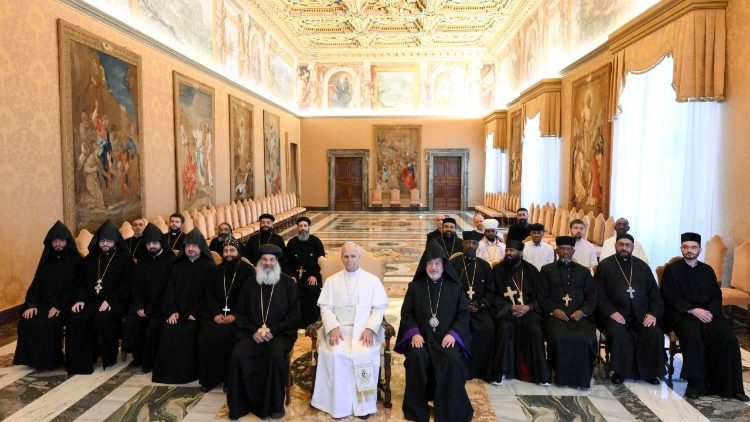 கீழை மரபுறுதித்  திருஅவைககளின் உறுப்பினர்களுடன் திருத்தந்தை 