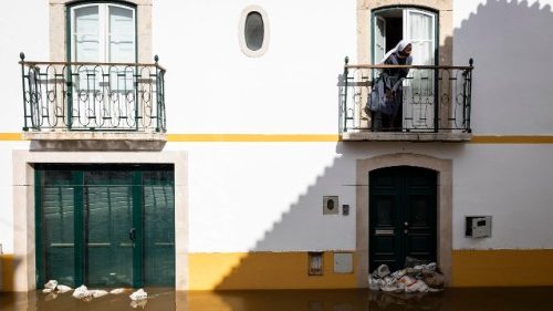 Portugal: tempestades deixam rastro de destrui&ccedil;&atilde;o