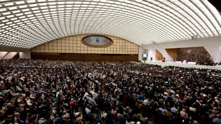 Il Papa in Aula Paolo VI per l'udienza generale